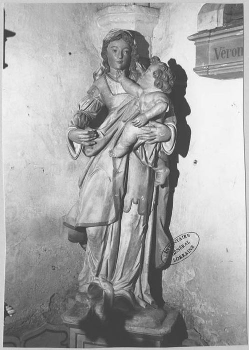 statue : Vierge à l'Enfant