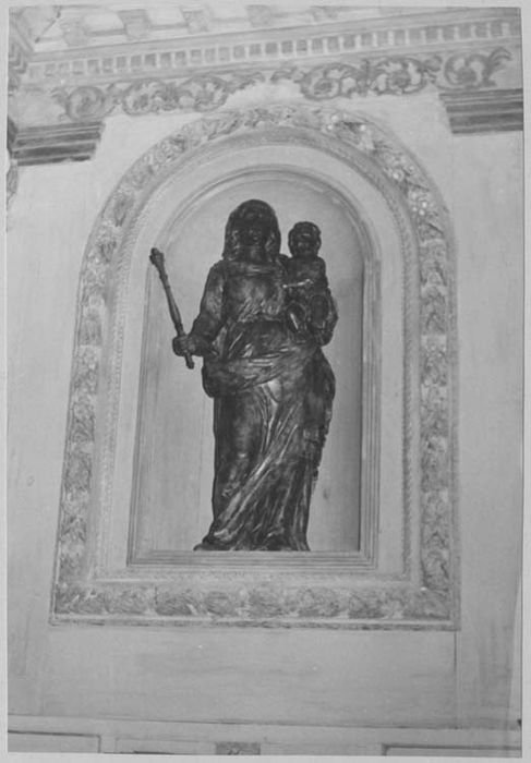 statue : Vierge à l'Enfant