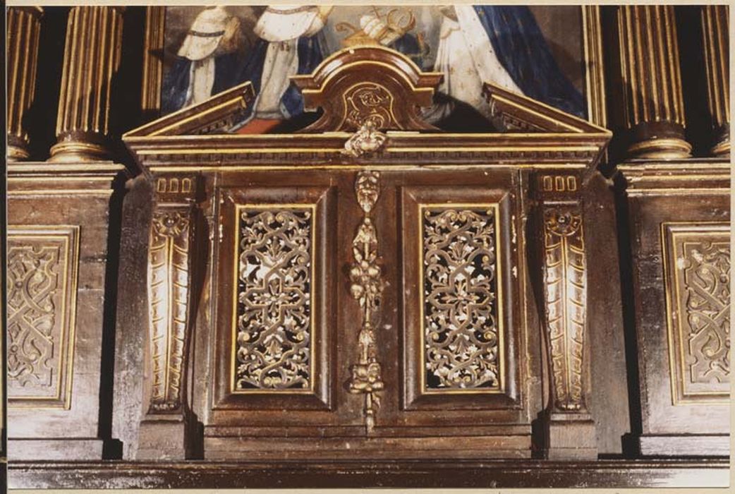 autel, retable, tableau et cadre : Anne d'Autriche et ses enfants Louis XIV et le duc d'Anjou remerciant saint Benoît et sainte Scholastique