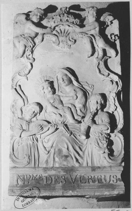 bas-relief : Notre-Dame des Vertus