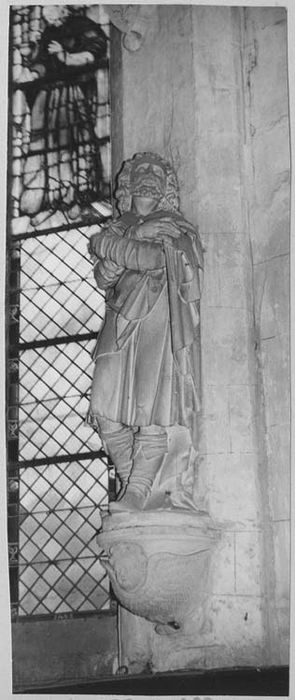 4 statues : sainte Barbe, sainte au livre (sainte Catherine d'Alexandrie), 2 saints personnages (saint Crépin et saint Crépinien)