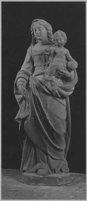 statue : Vierge à l'Enfant