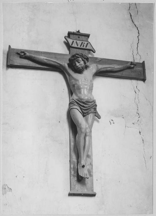 statue : Christ en croix