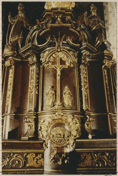 autel, retable, 3 statues : Saint Nicolas, Saint Rémi, Saint Eloi (maître-autel)