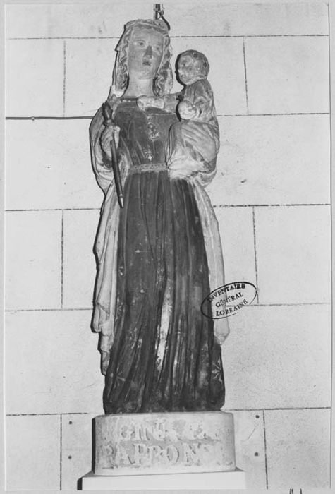 statue : Vierge à l'Enfant
