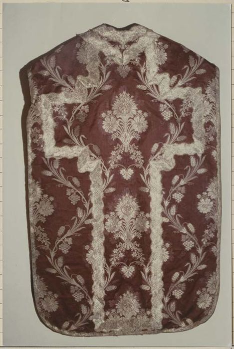 chasuble, étole, voile de calice, bourse de corporal (ornement violet)