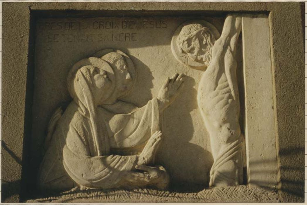 bas-relief : Près de la croix de Jésus se tenait sa mère