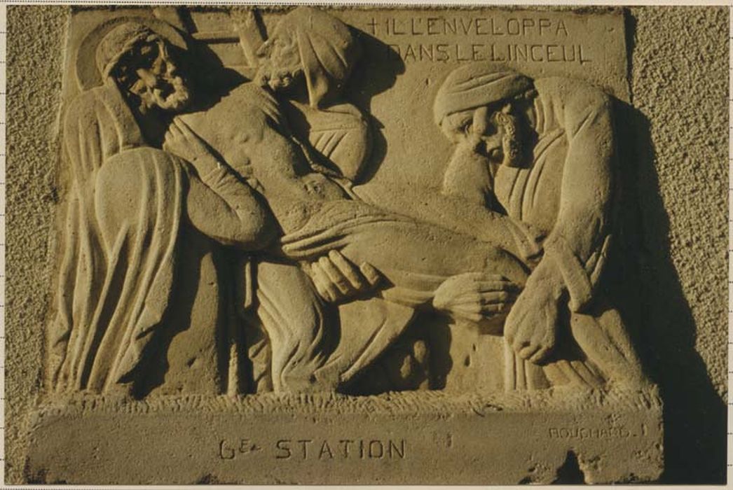 bas-relief : Il l'enveloppa dans le linceul