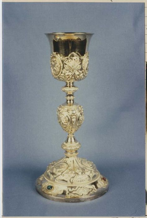 chapelle de messe et son coffret : calice, patène, plateau à burettes, burettes - © Ministère de la Culture (France), Médiathèque du patrimoine et de la photographie, diffusion RMN-GP