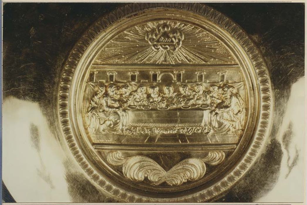 chapelle de messe et son coffret : calice, patène, plateau à burettes, burettes - © Ministère de la Culture (France), Médiathèque du patrimoine et de la photographie, diffusion RMN-GP