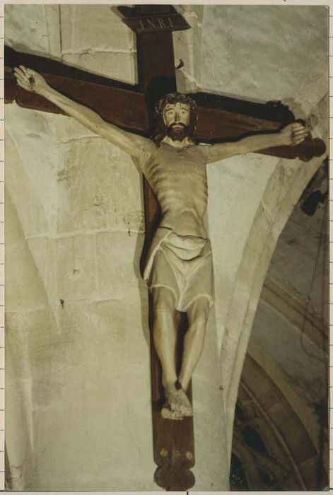 Statue : Christ en croix