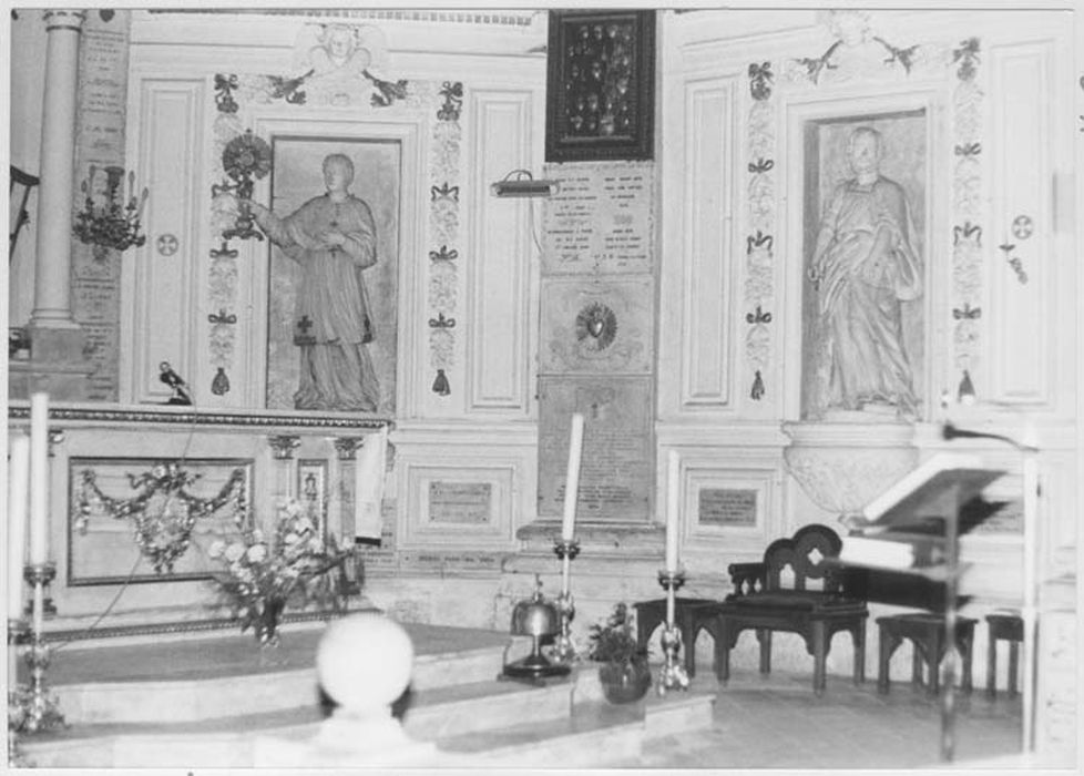 2 niches et statues : Saint Norbert, Saint Pierre