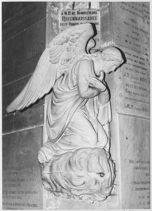 statue : ange adorateur