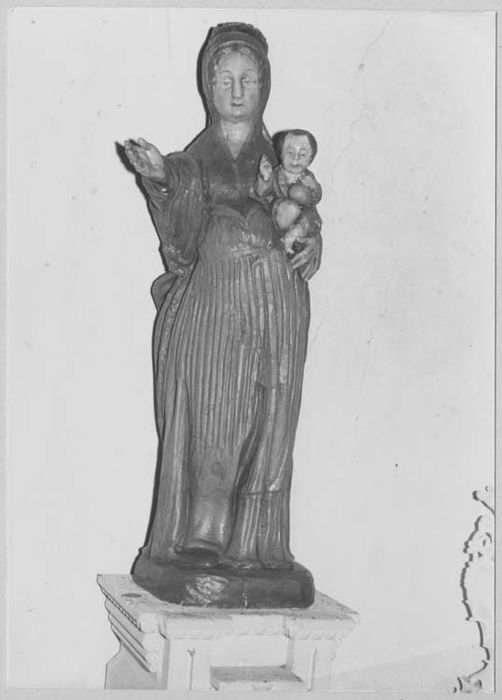 statue : Vierge à l‘Enfant