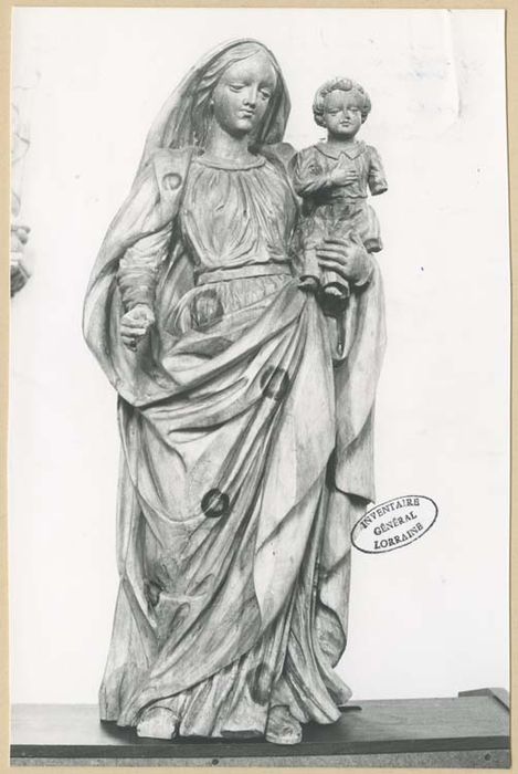 statue : Vierge à l'Enfant
