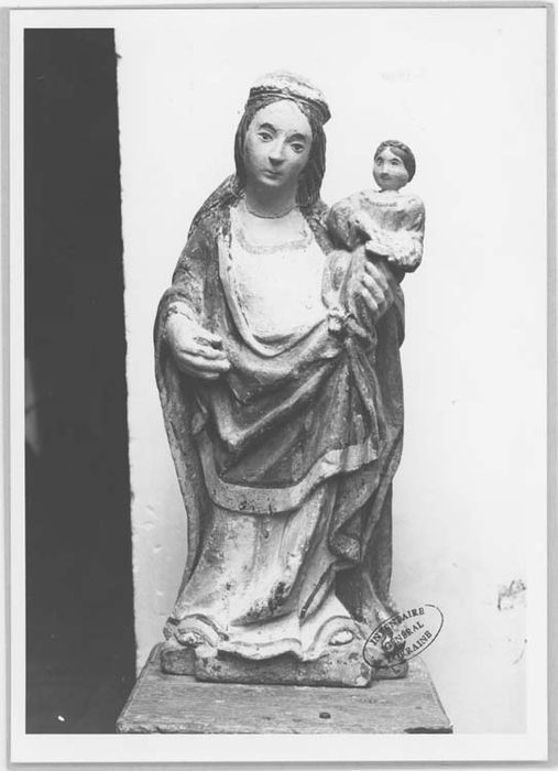 statue : Vierge à l'Enfant