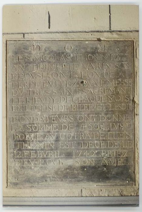 plaque funéraire murale en mémoire de Nicolas Thonin et Anthoinette Varin son épouse et fondation de messe