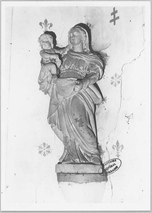 statue : Vierge à l'Enfant à la grappe