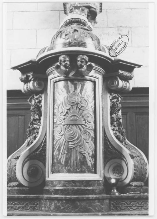 autel et tabernacle tournant du maître-autel et deux anges adorateurs