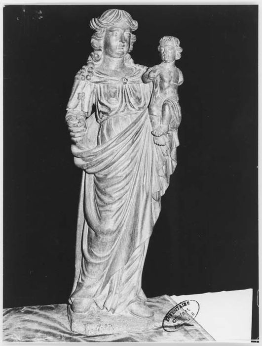 statue : Vierge à l'Enfant