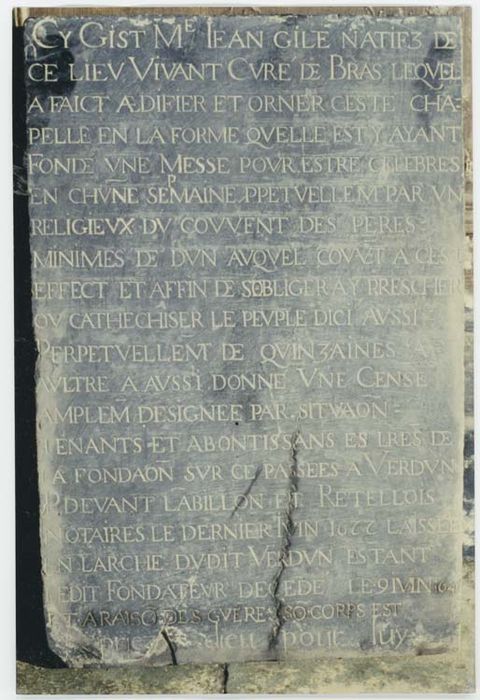 plaque funéraire (pierre funéraire) en mémoire de Jean Gilles, curé de Bras-sur-Meuse