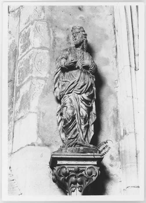 statue : saint non identifié