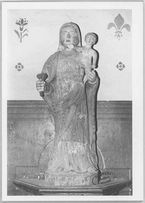 statue : Vierge à l'Enfant