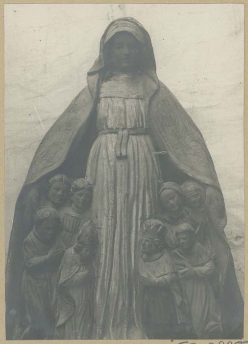 groupe sculpté : Vierge de Miséricorde ou au manteau - © Ministère de la Culture (France), Médiathèque du patrimoine et de la photographie, diffusion RMN-GP