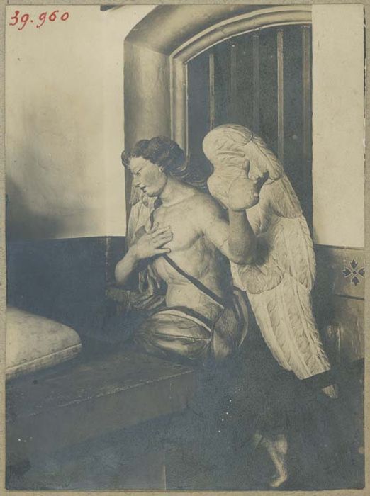 statues : Une sainte femme au tombeau, deux anges