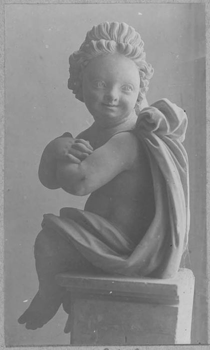 Statuette : enfant en prière