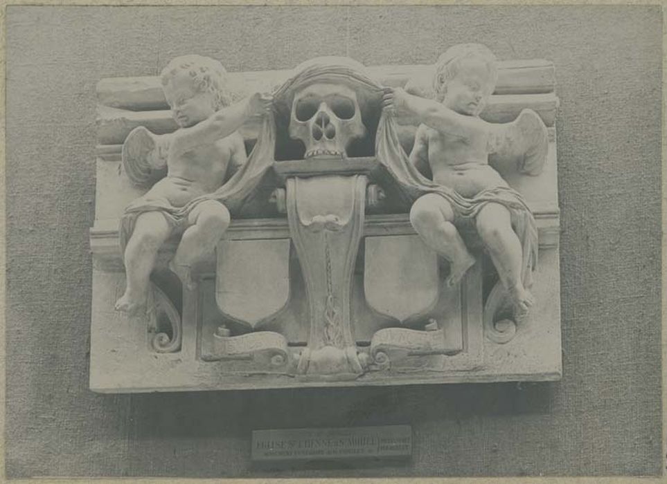 monument funéraire de la famille Warin de Gondrecourt, dit l'enfant aux têtes de mort