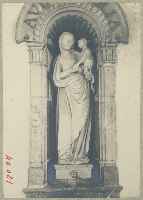 statue : Vierge à l'Enfant