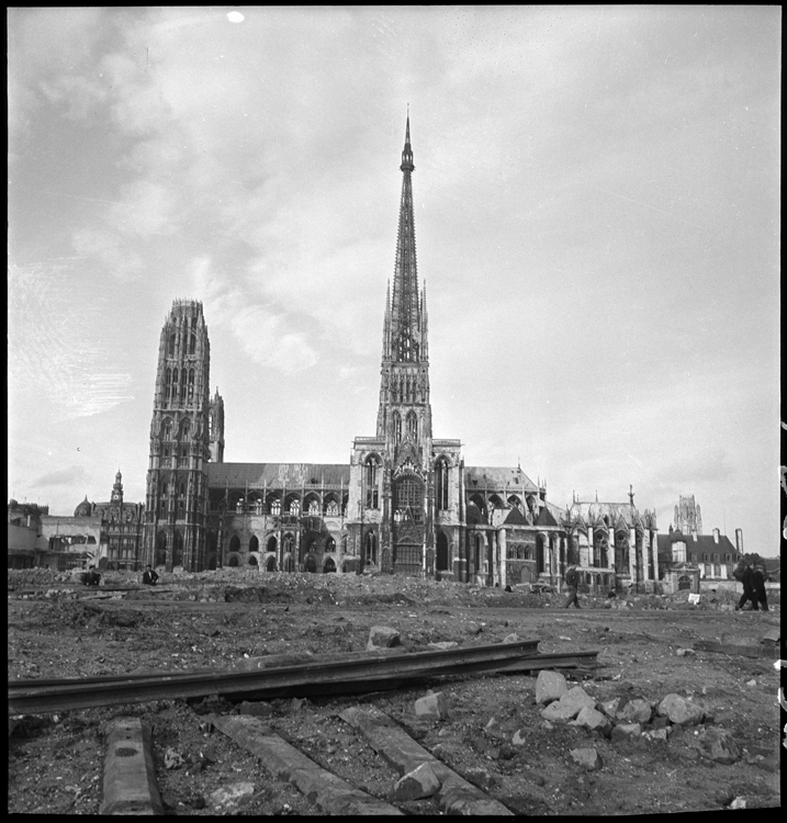 Destructions autour de la cathédrale