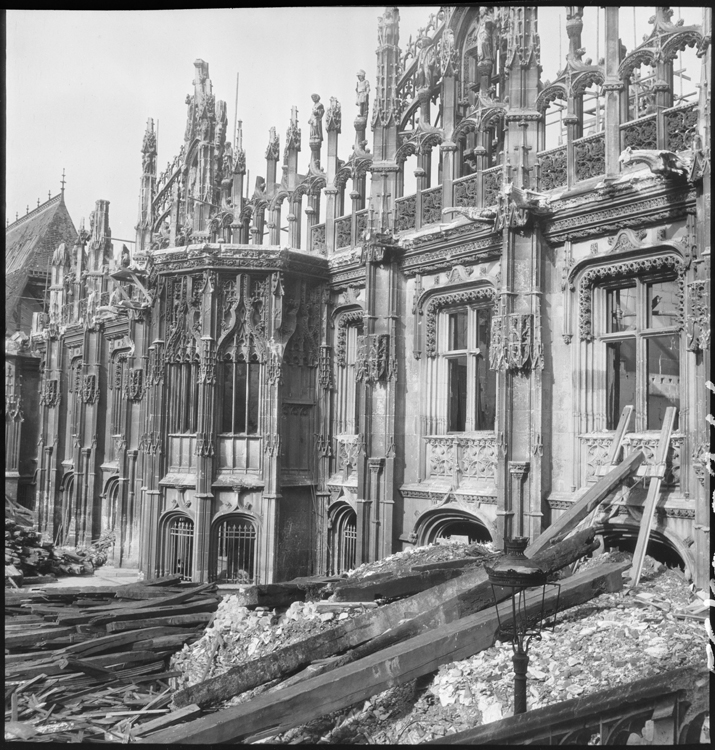 Destructions dans la cour intérieure