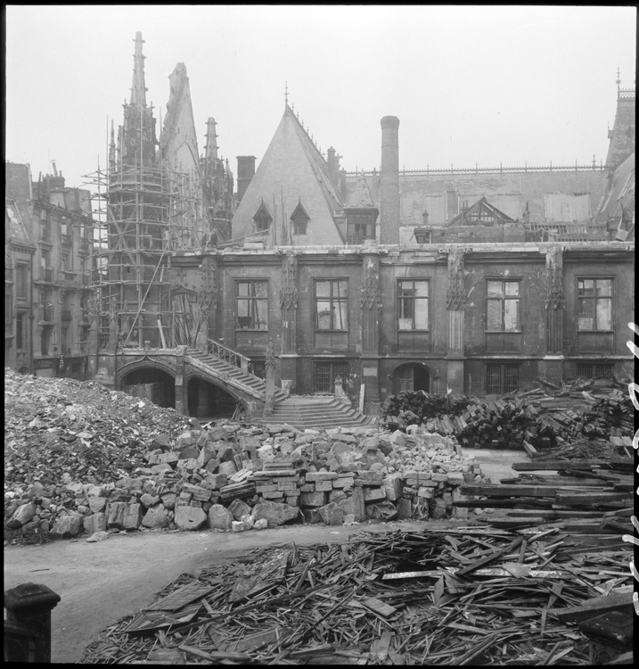 Destructions dans la cour intérieure