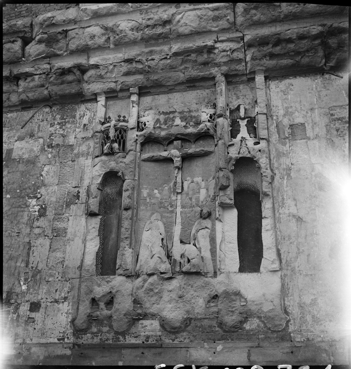 Salle des Assises : calvaire sculpté détruit