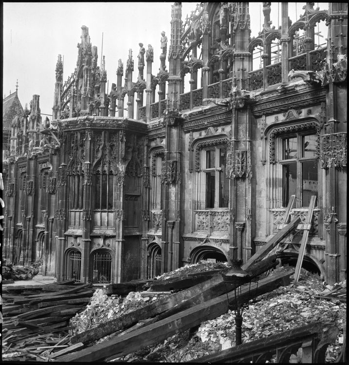 Destructions dans la cour intérieure