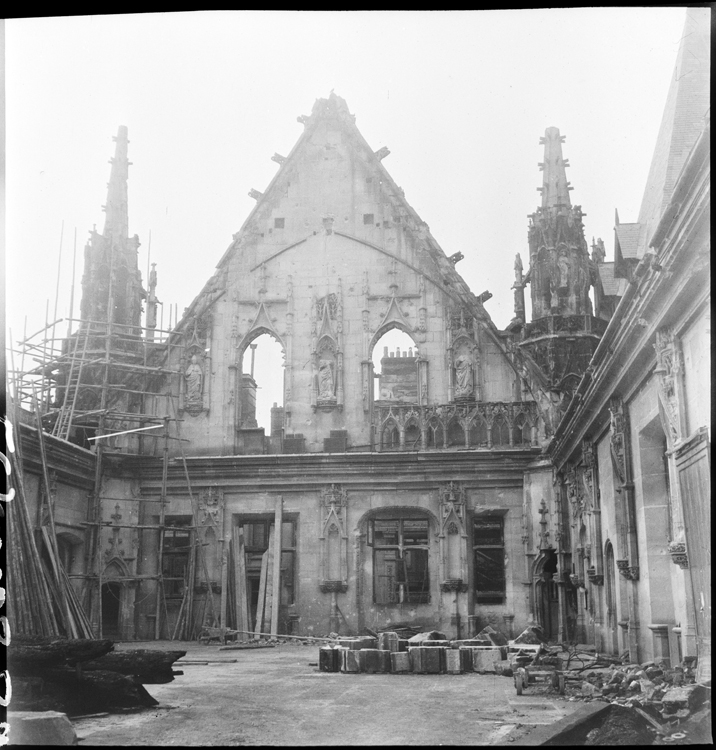 Salle des Procureurs détruite