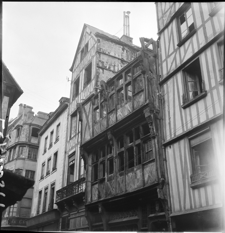 Façade endommagée par le bombardement