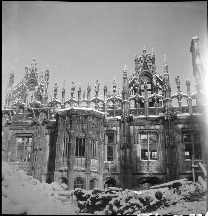 Façade sur cour ruinée