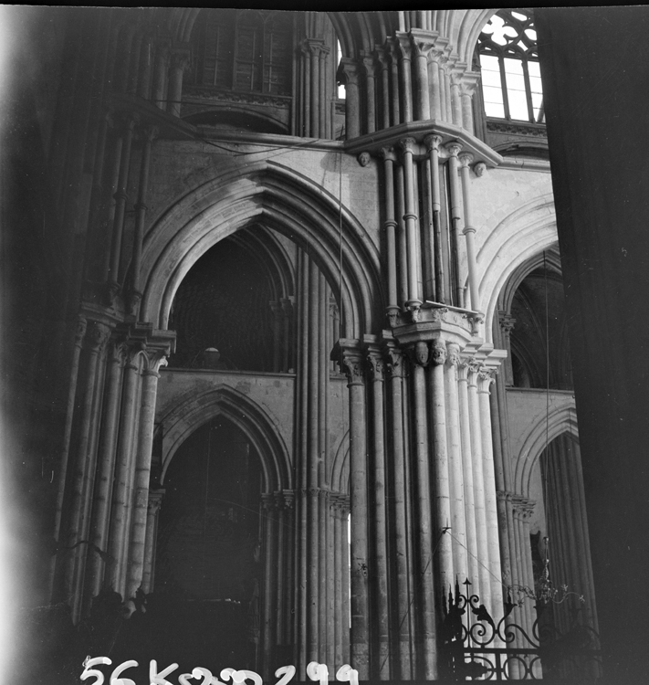 Bas-côté vu depuis la chapelle Saint-Etienne