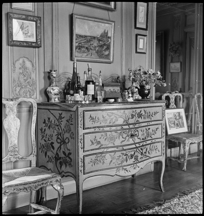 Commode de style Louis XV en marqueterie