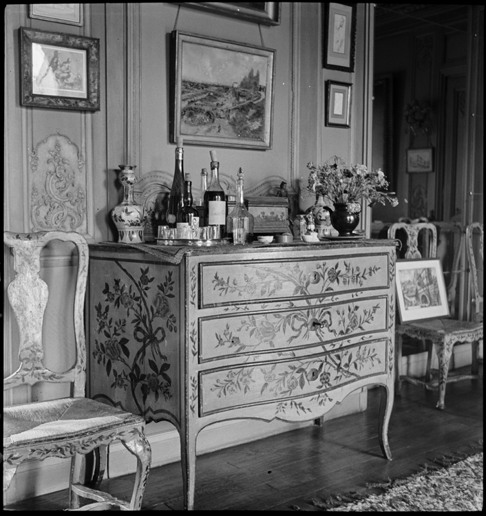 Commode de style Louis XV en marqueterie