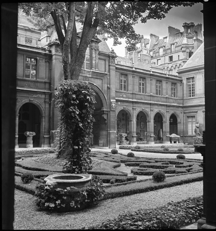 Les parterres de la cour intérieure