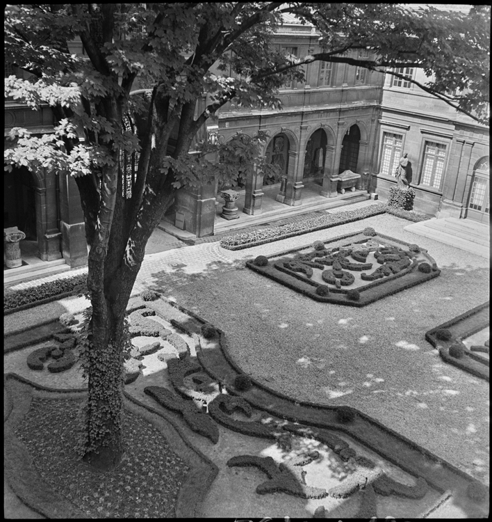 Parterres de la cour intérieure