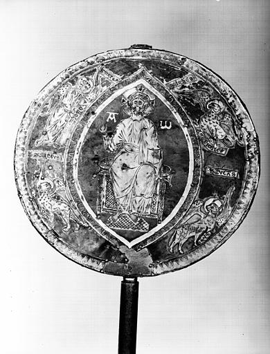 Face du reliquaire discoïdial avec plaques d'argent partiellement  dorées sur âme de hêtre, état avant restauration