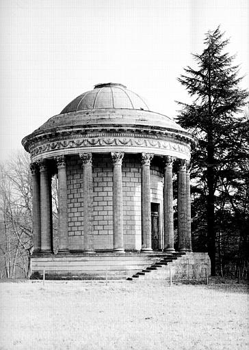 Parc, péristyle du Temple de la Sibylle