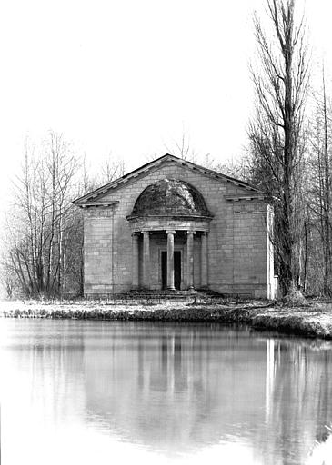 Laiterie : façade en fronton