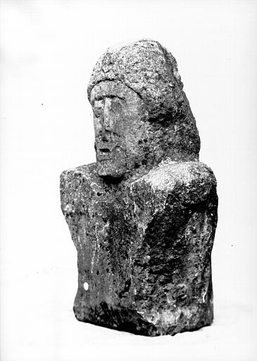 Buste celtique trouvé dans la source thermale de Saint-Christau :  divinité gauloise, vue de profil - © Ministère de la Culture (France), Médiathèque du patrimoine et de la photographie, diffusion GrandPalaisRmn Photo