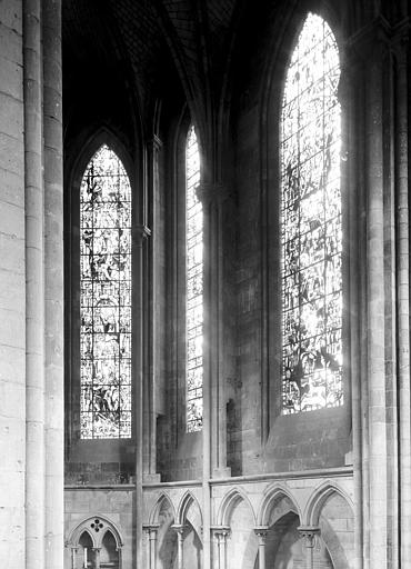 Croisillon sud, chapelle est dite de Sainte-Jeanne-d'Arc : vitraux